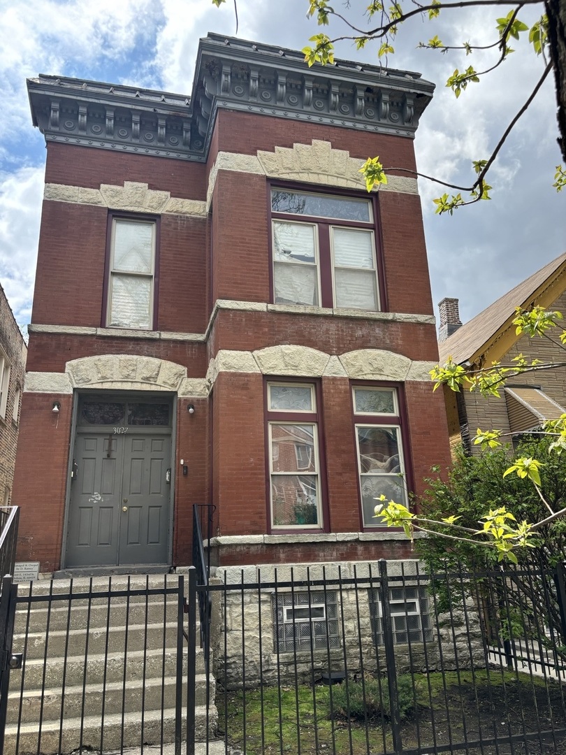 3027 W Flournoy Street Property Photo 1