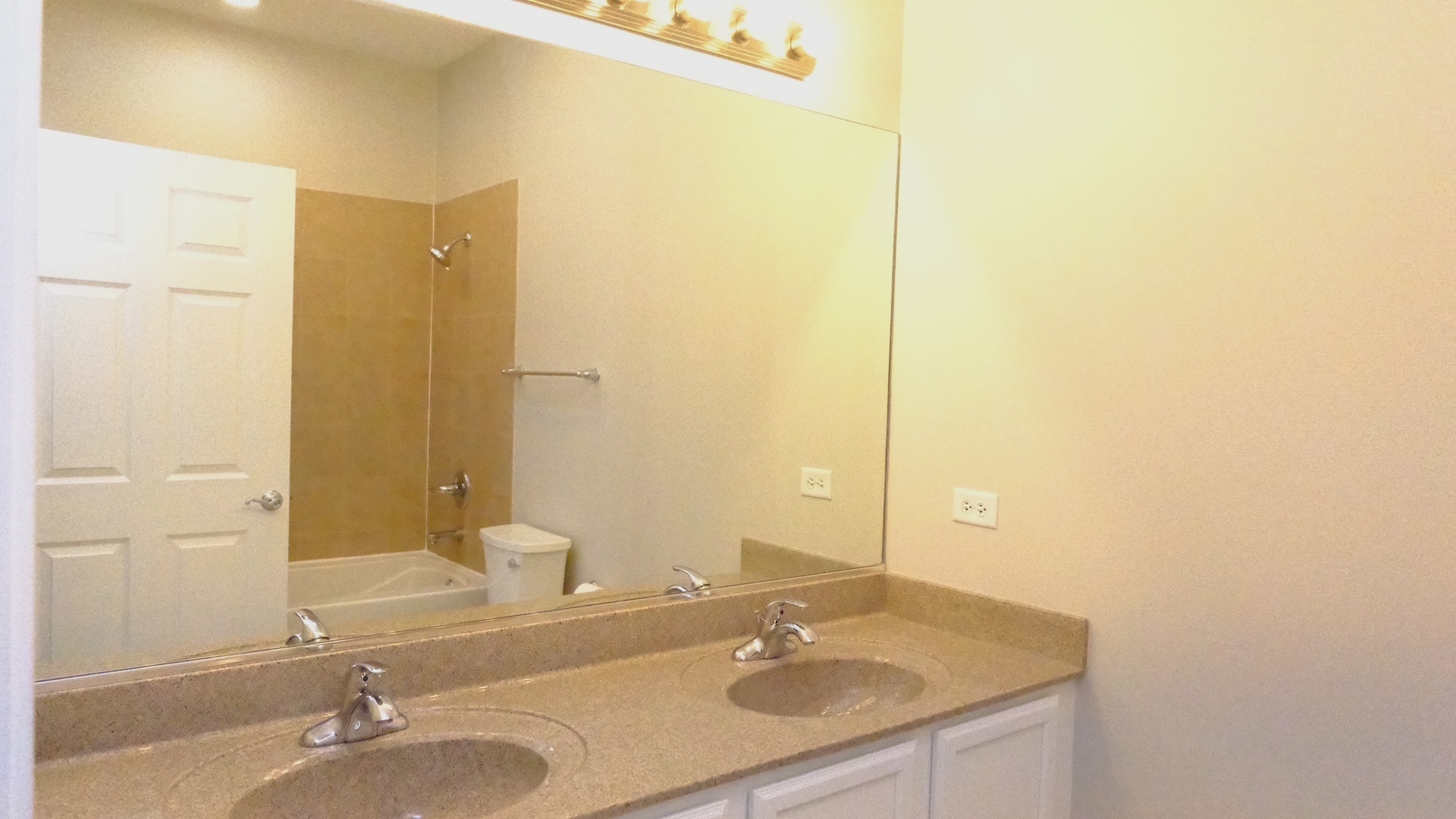 347 E 25th Place 2e Property Photo 6