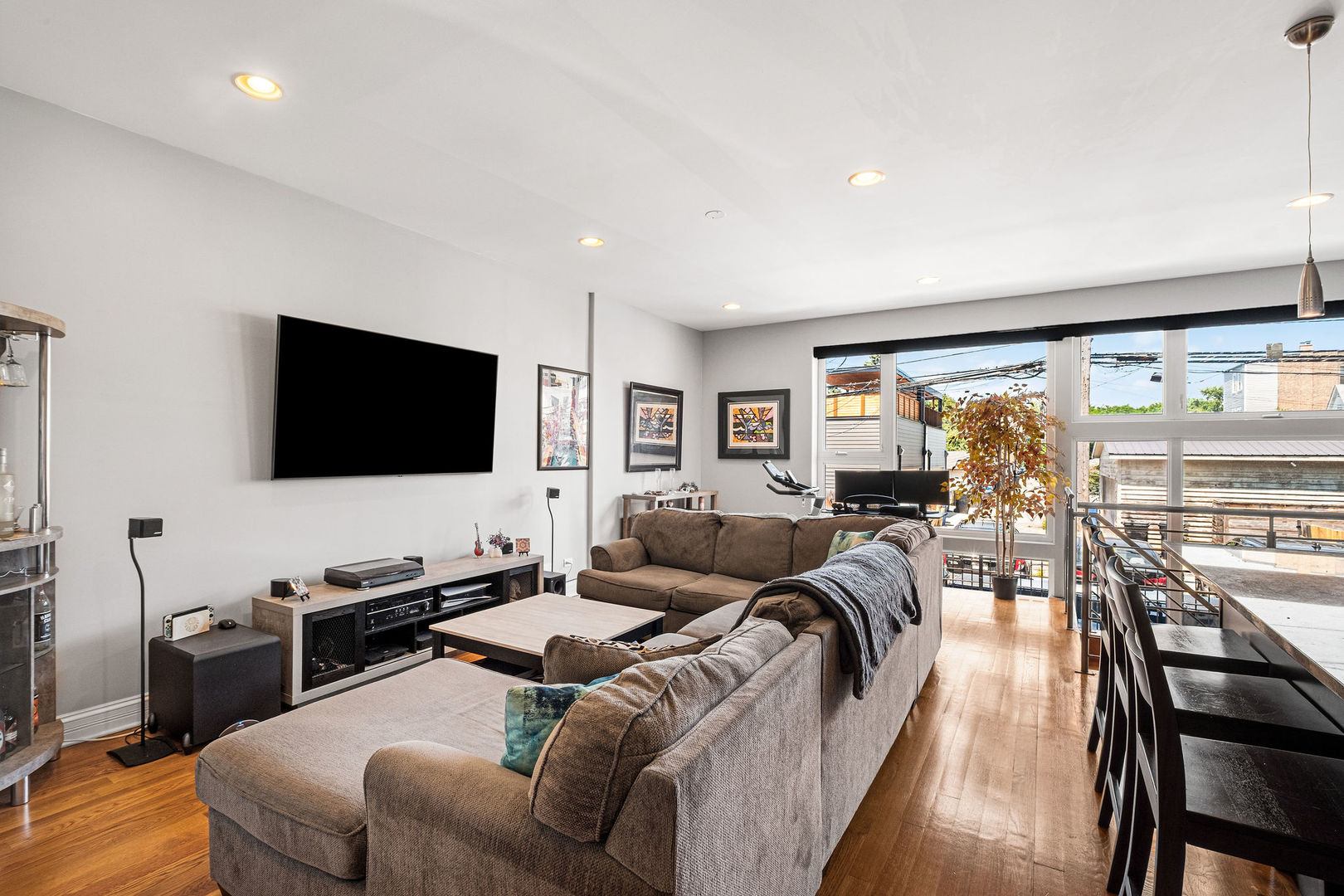3312 W Diversey Avenue 1n Property Photo 5