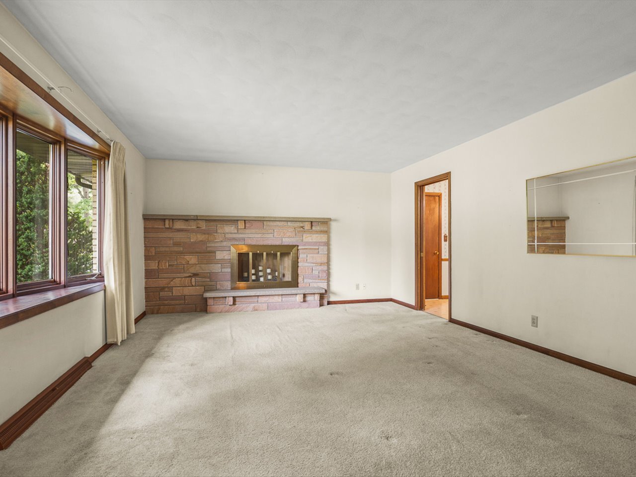 4367 Shorewood Drive Property Photo 5