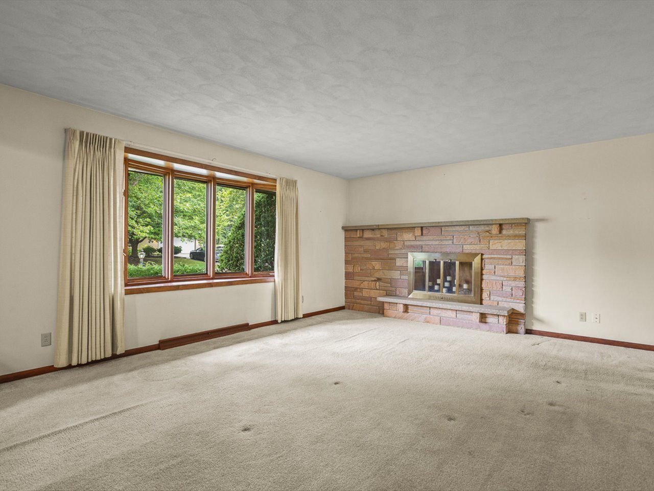 4367 Shorewood Drive Property Photo 6