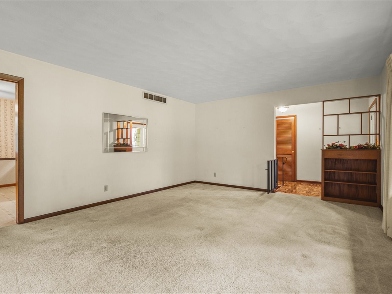 4367 Shorewood Drive Property Photo 7