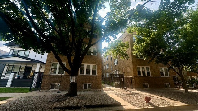 4728 N Kenneth Avenue 3E Property Photo 1