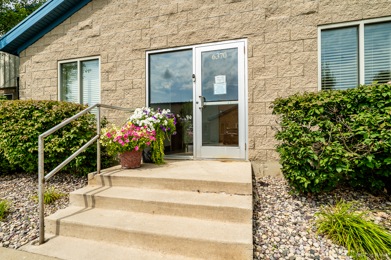 6370 Emerald Parkway 100-101 Property Photo 3