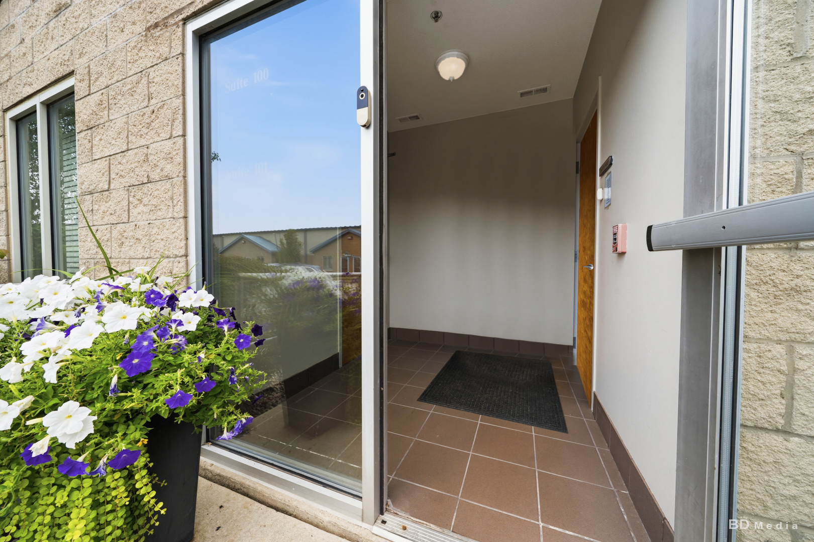 6370 Emerald Parkway 100-101 Property Photo 4