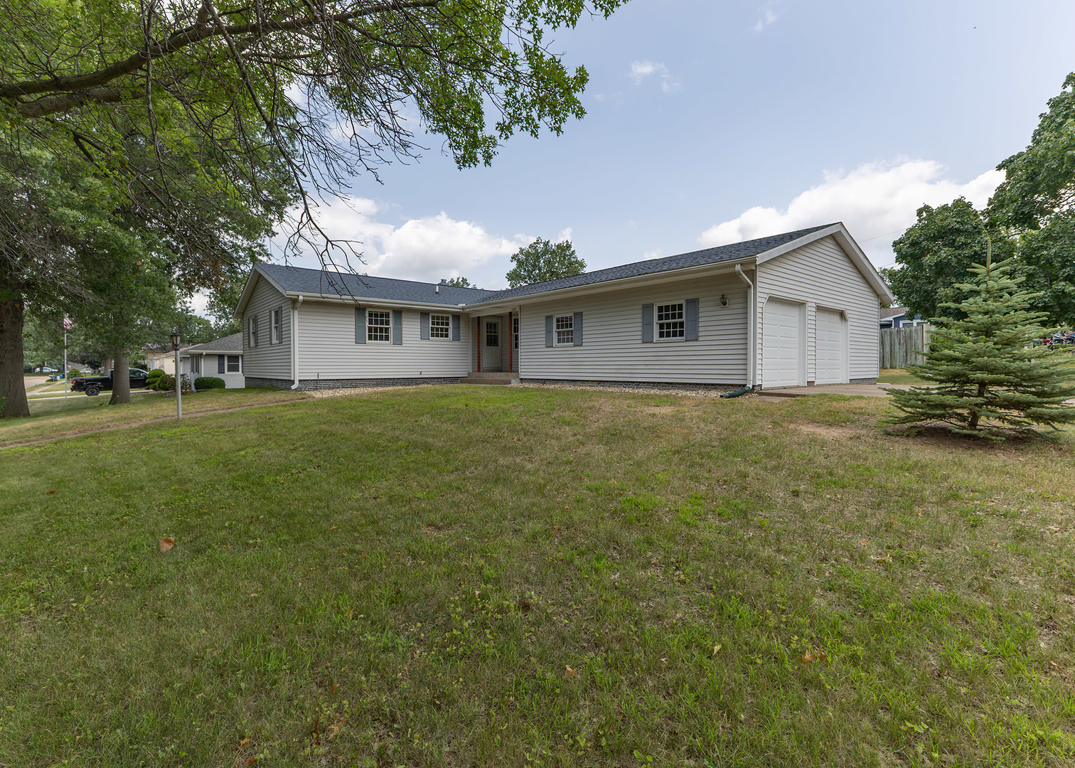 1402 Rosehill Avenue Property Photo 1