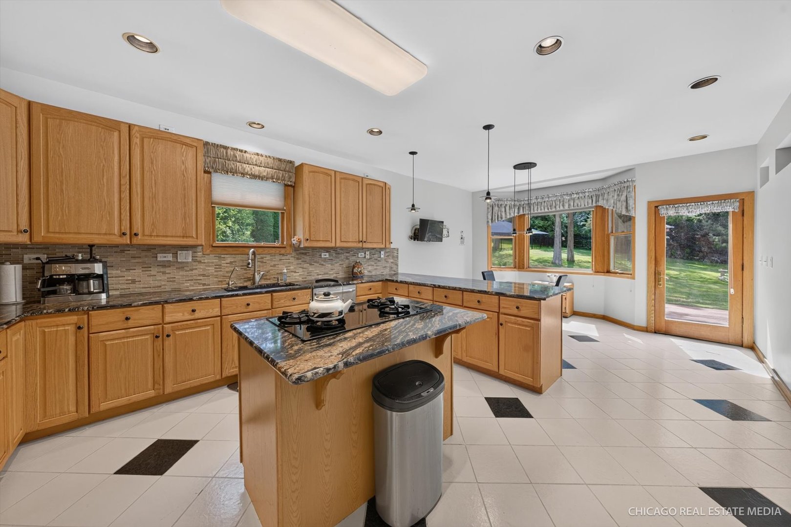 11923 Devonshire Street Property Photo 6