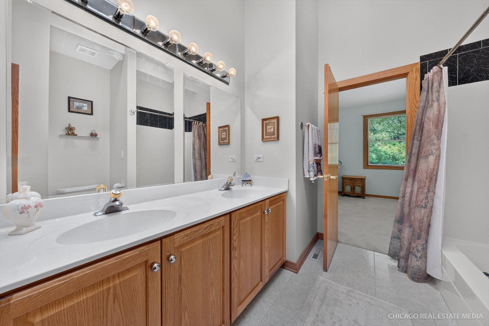 11923 Devonshire Street Property Photo 17