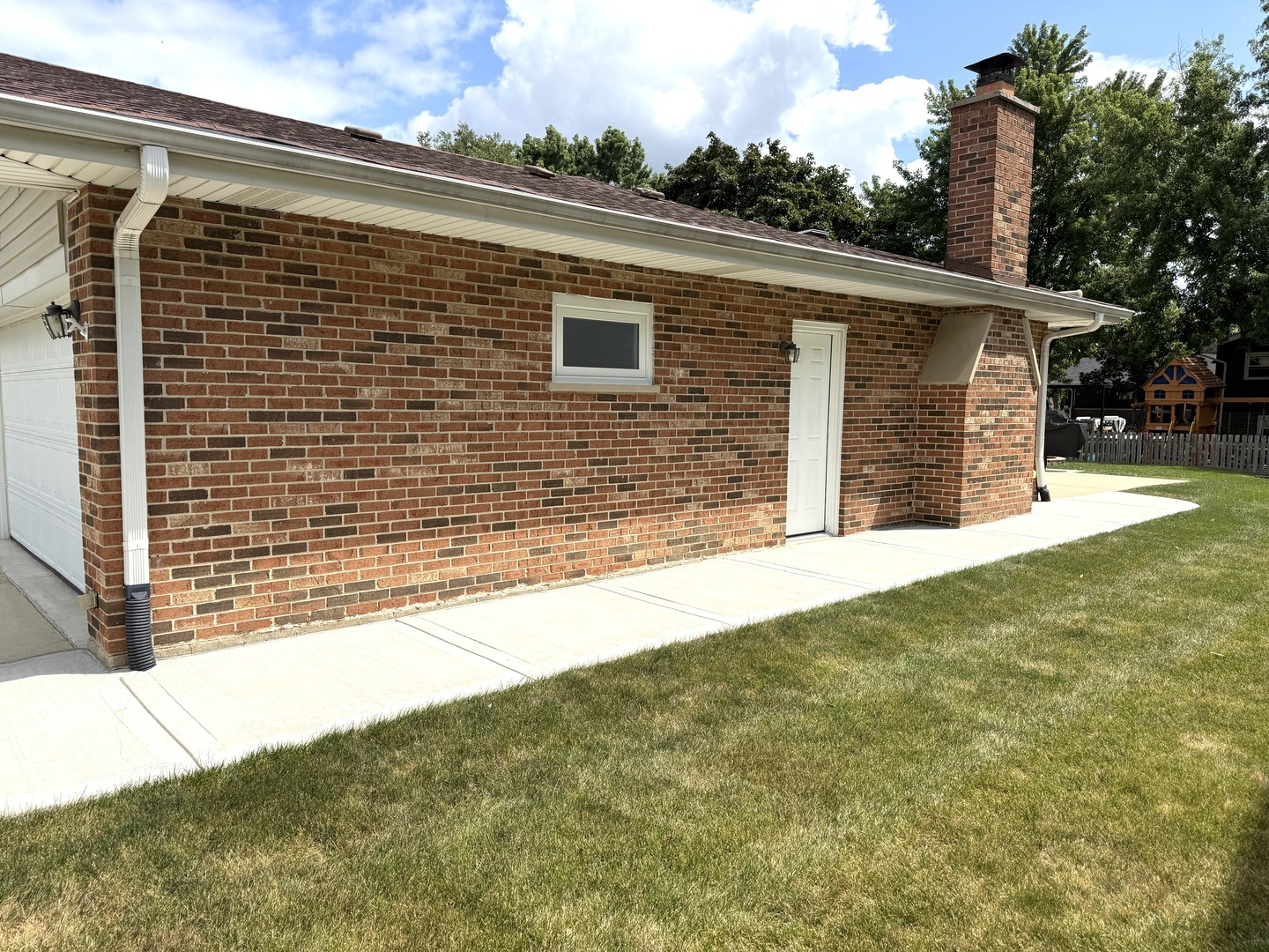 7129 Exner Road Property Photo 5