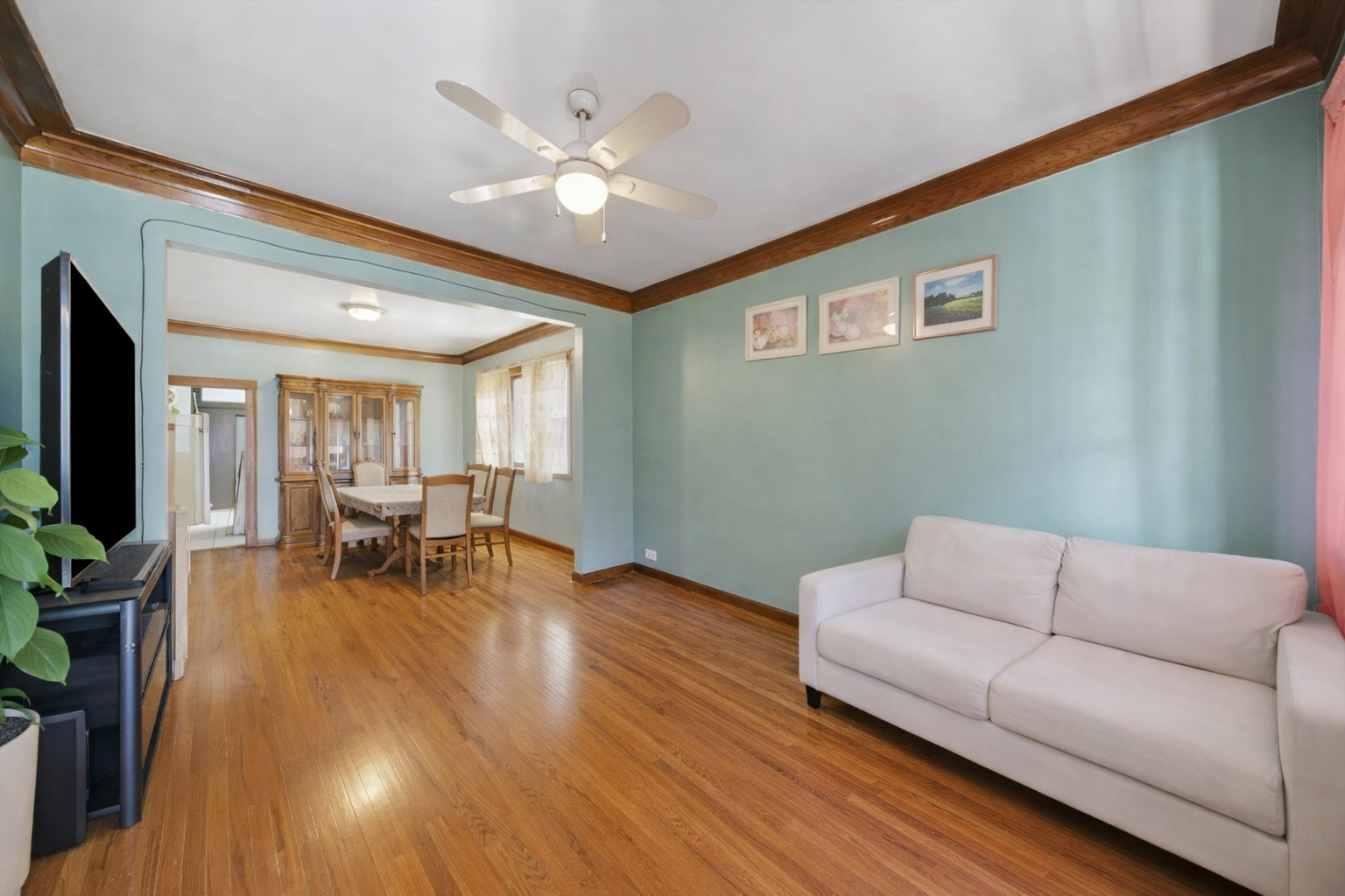 6325 S Francisco Avenue Property Photo 6