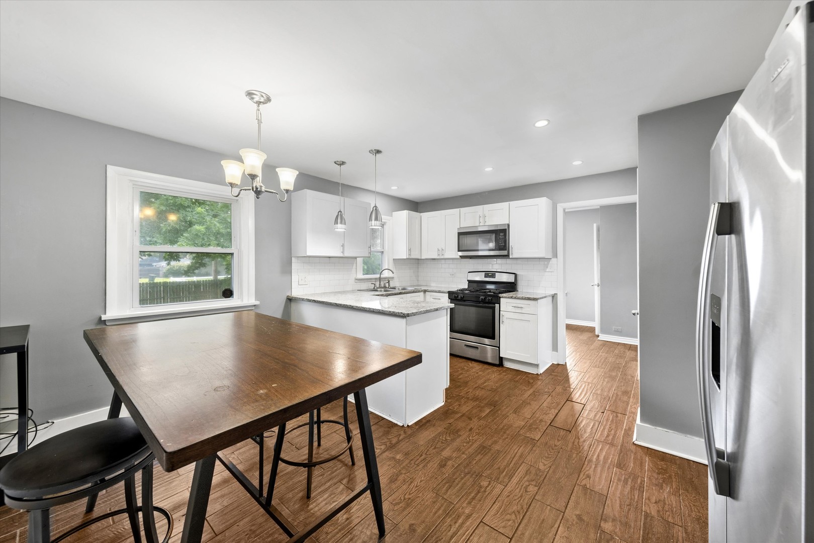 17947 William Street Property Photo 6