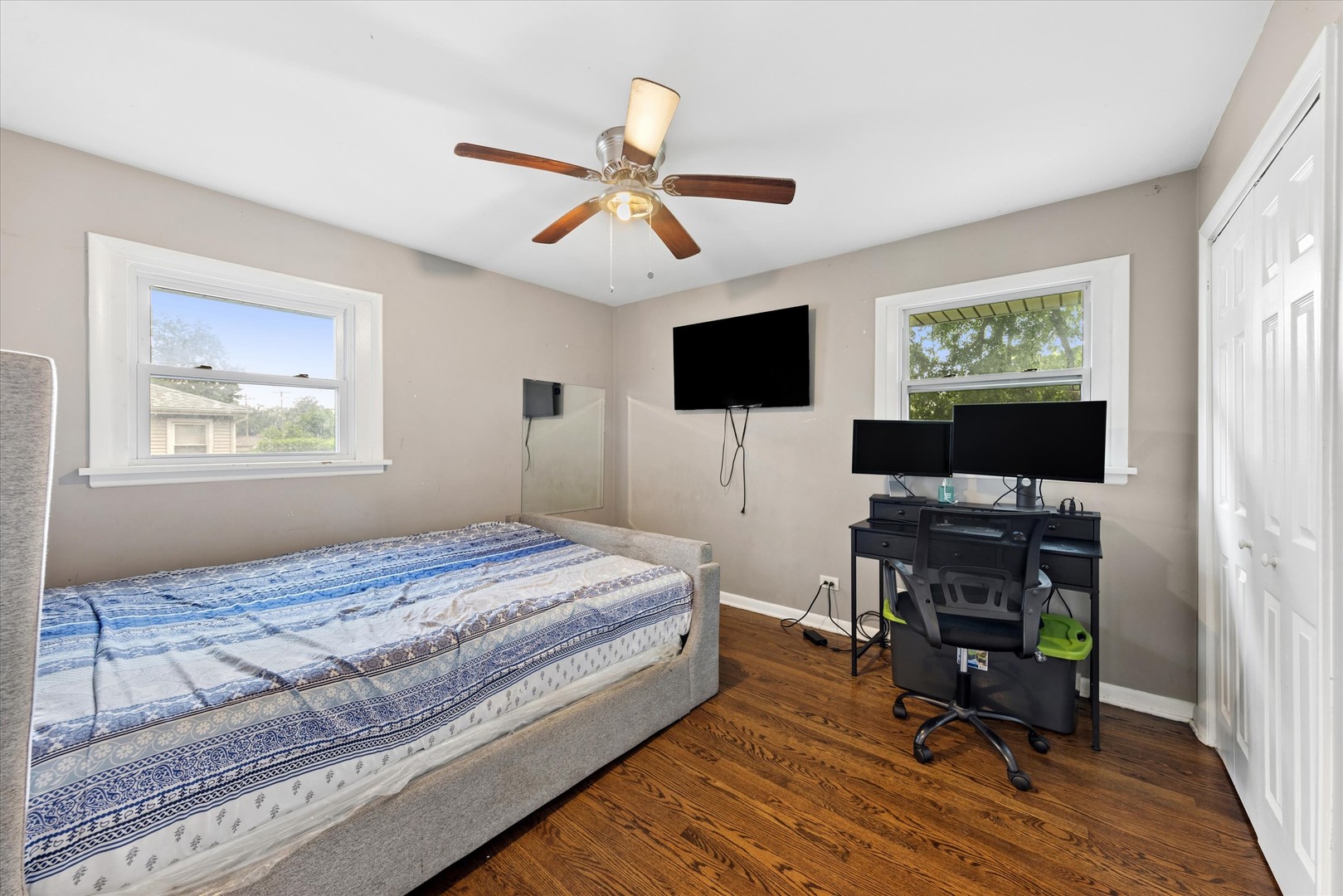 17947 William Street Property Photo 11