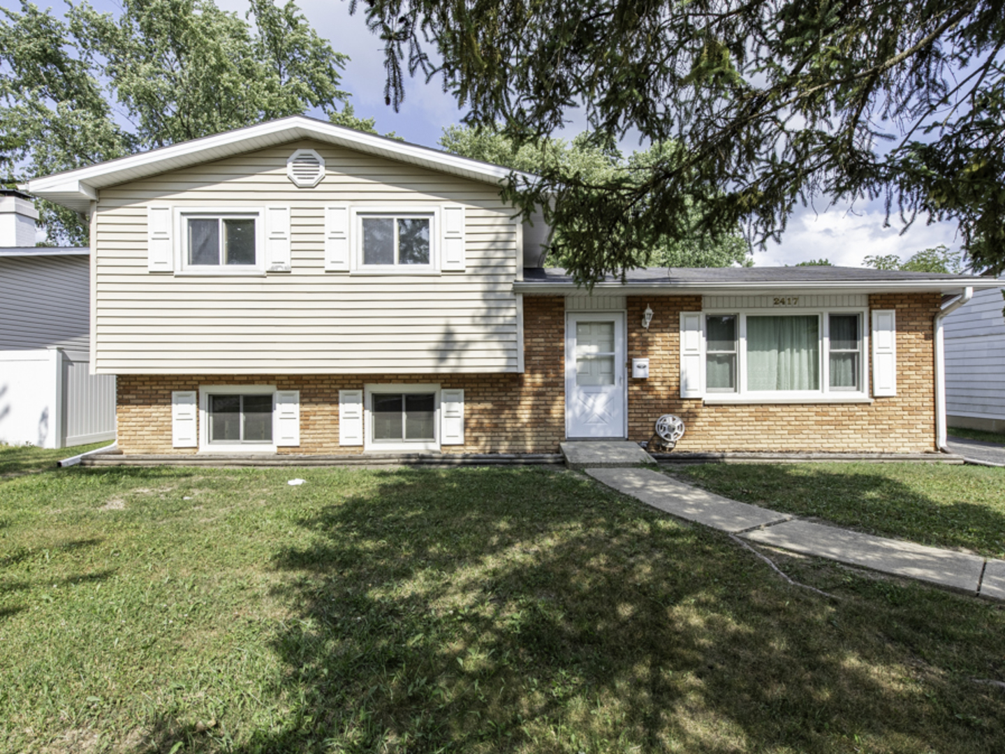 2417 METROPOLITAN Avenue Property Photo 1