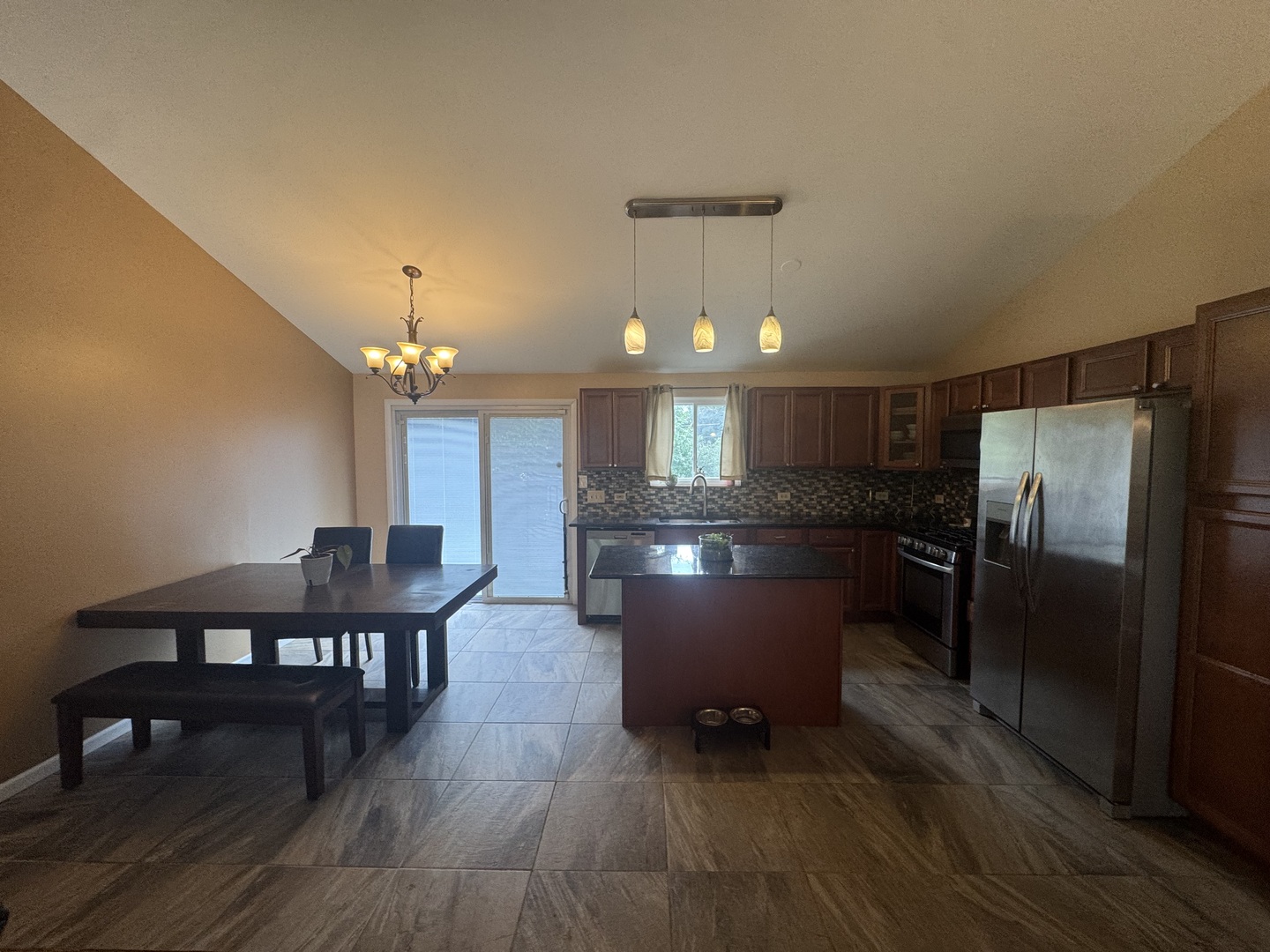 2833 Apple Avenue Property Photo 5