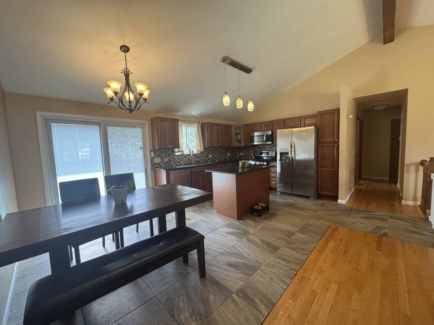 2833 Apple Avenue Property Photo 6