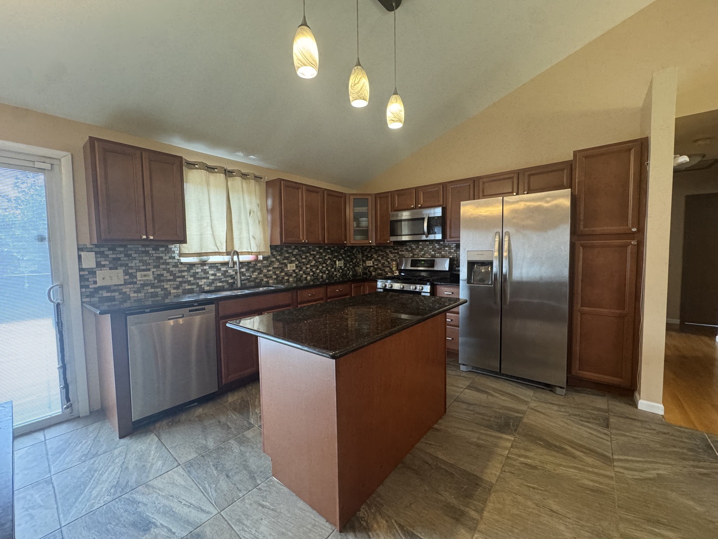 2833 Apple Avenue Property Photo 7