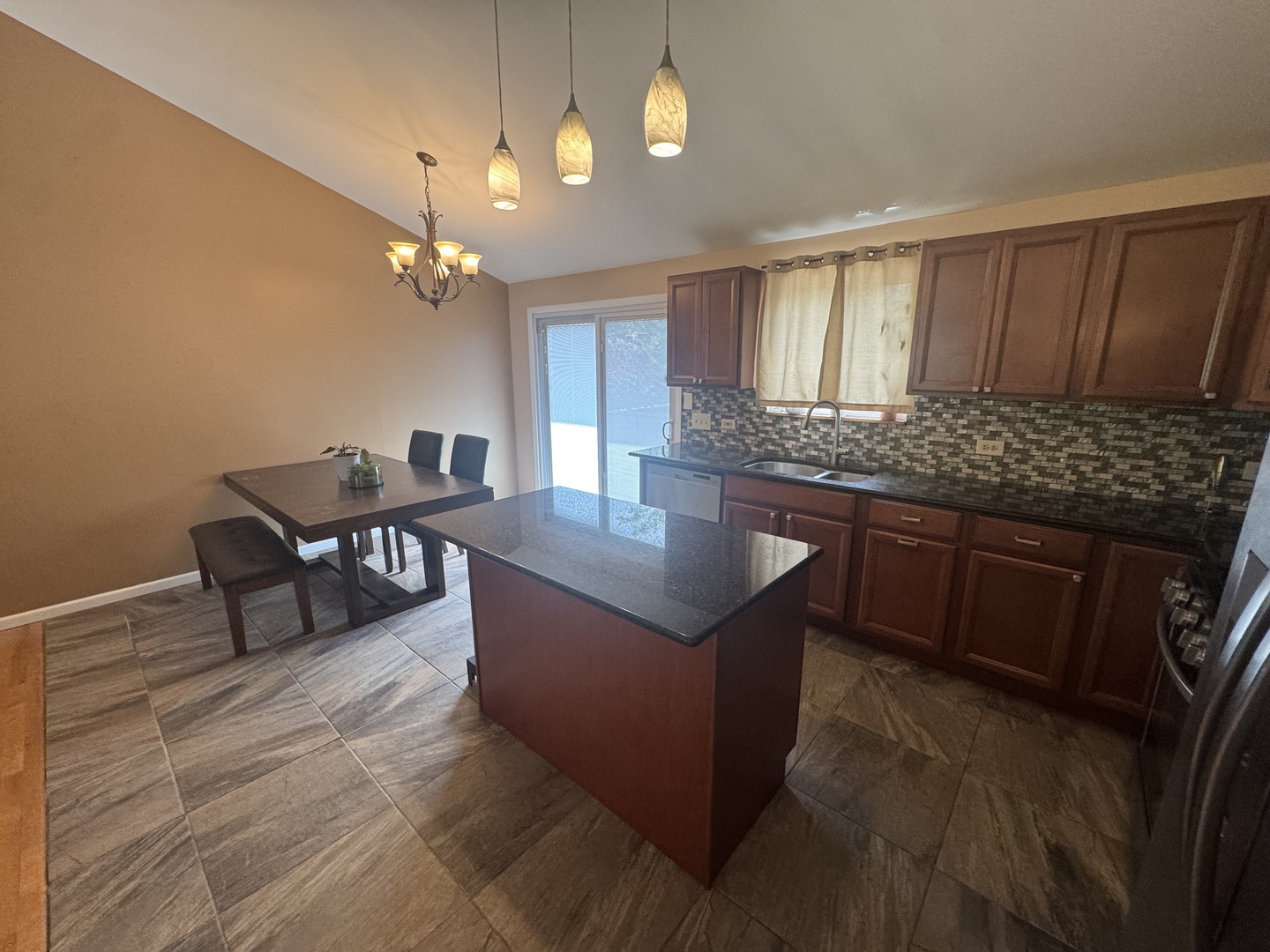 2833 Apple Avenue Property Photo 9