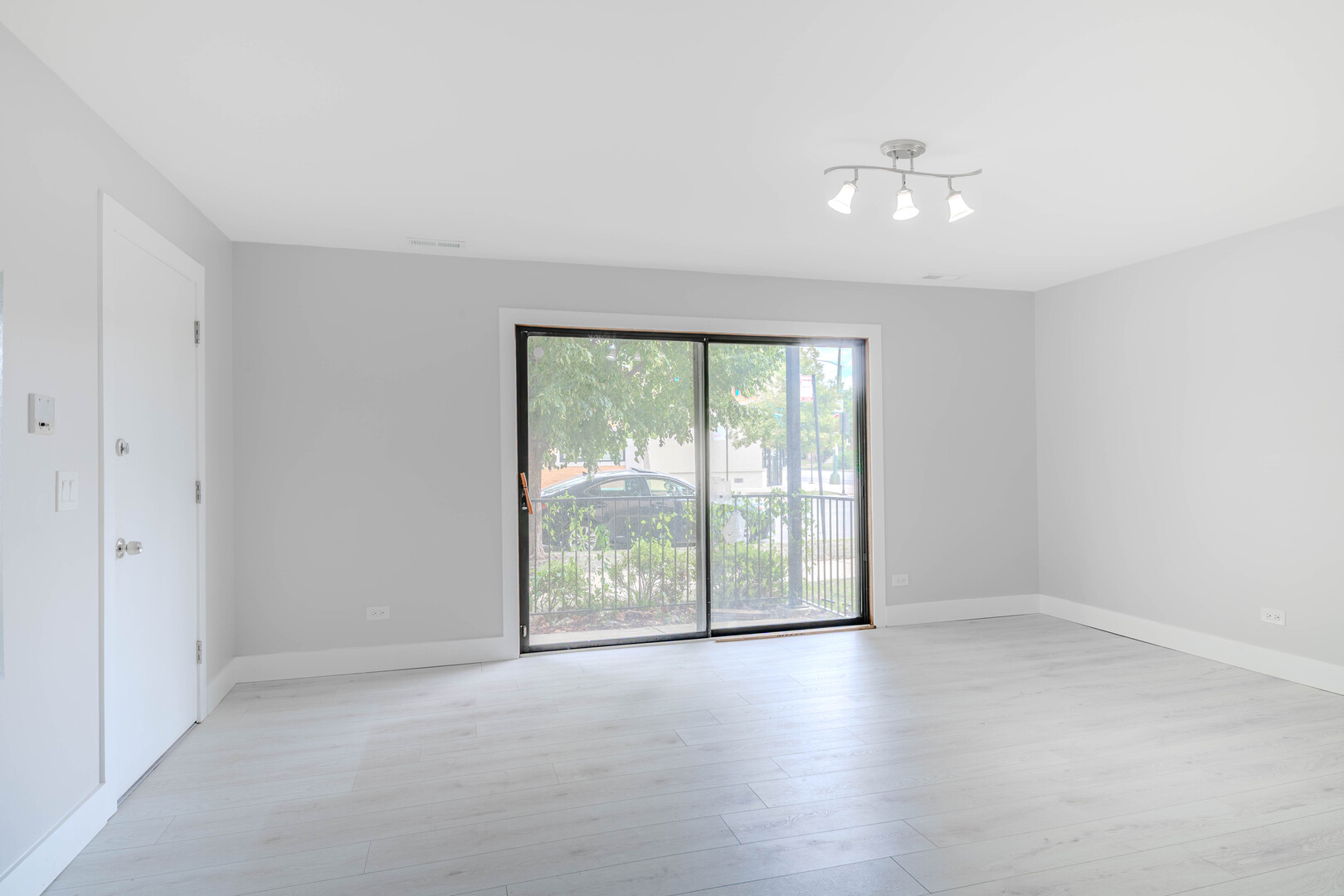 7500 W Addison Street 1-s Property Photo 3