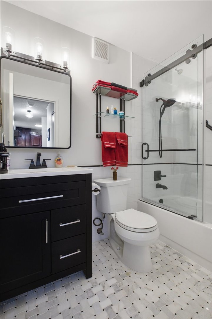 33 W Delaware Place 22h Property Photo 15
