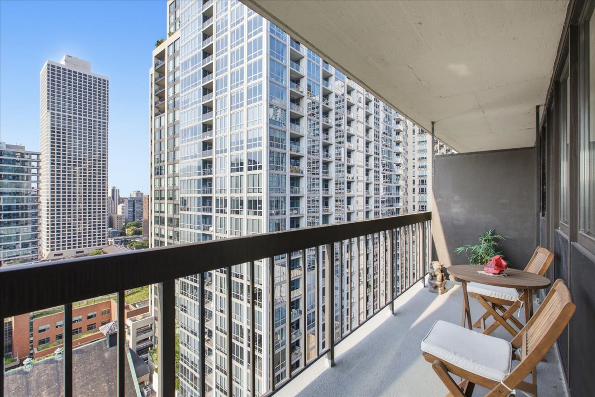 33 W Delaware Place 22h Property Photo 17