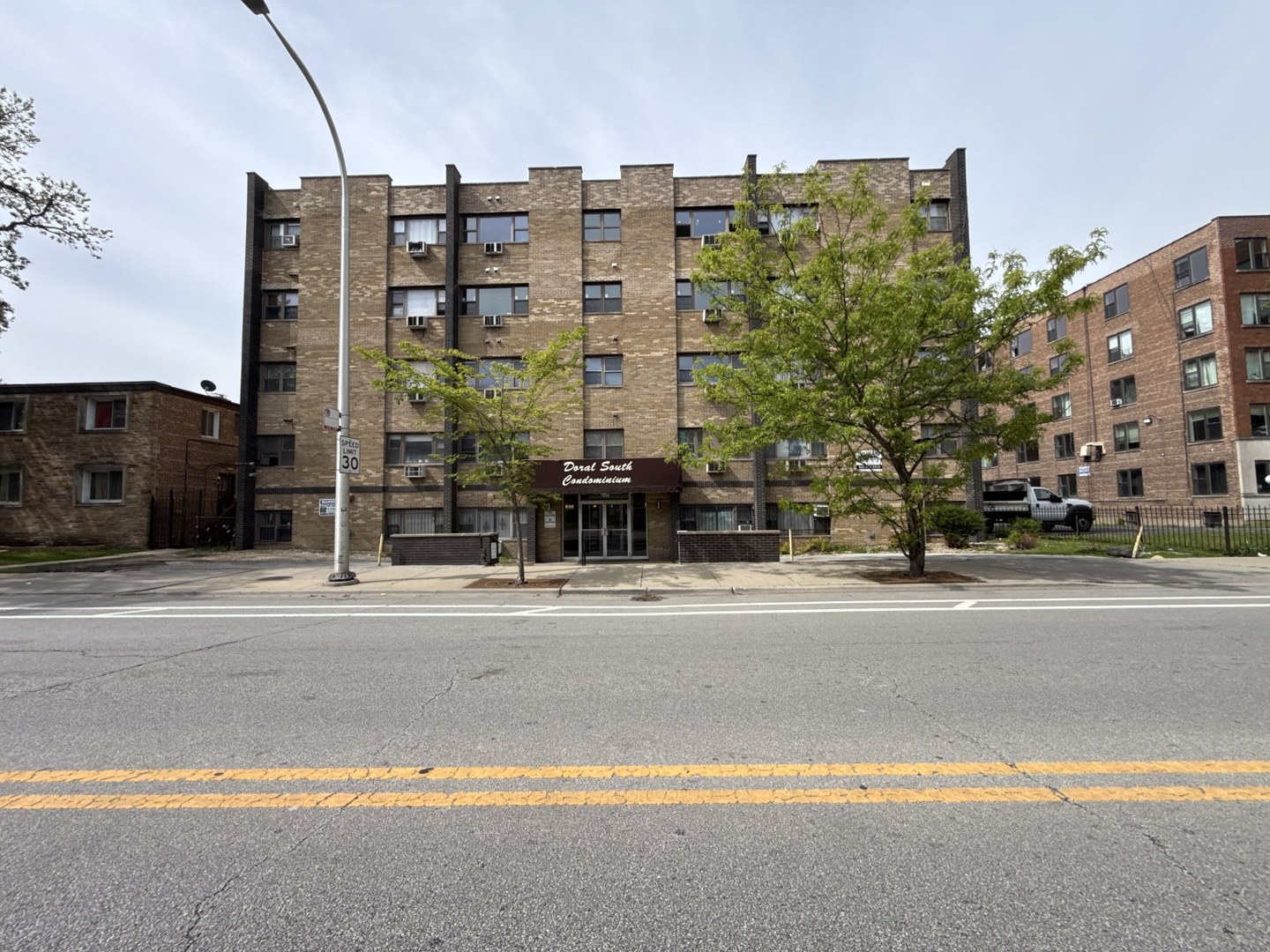 7854 S SOUTH SHORE Drive 513 Property Photo 1