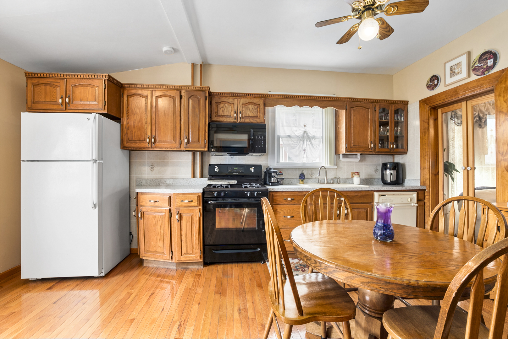 2819 Commercial Avenue Property Photo 13