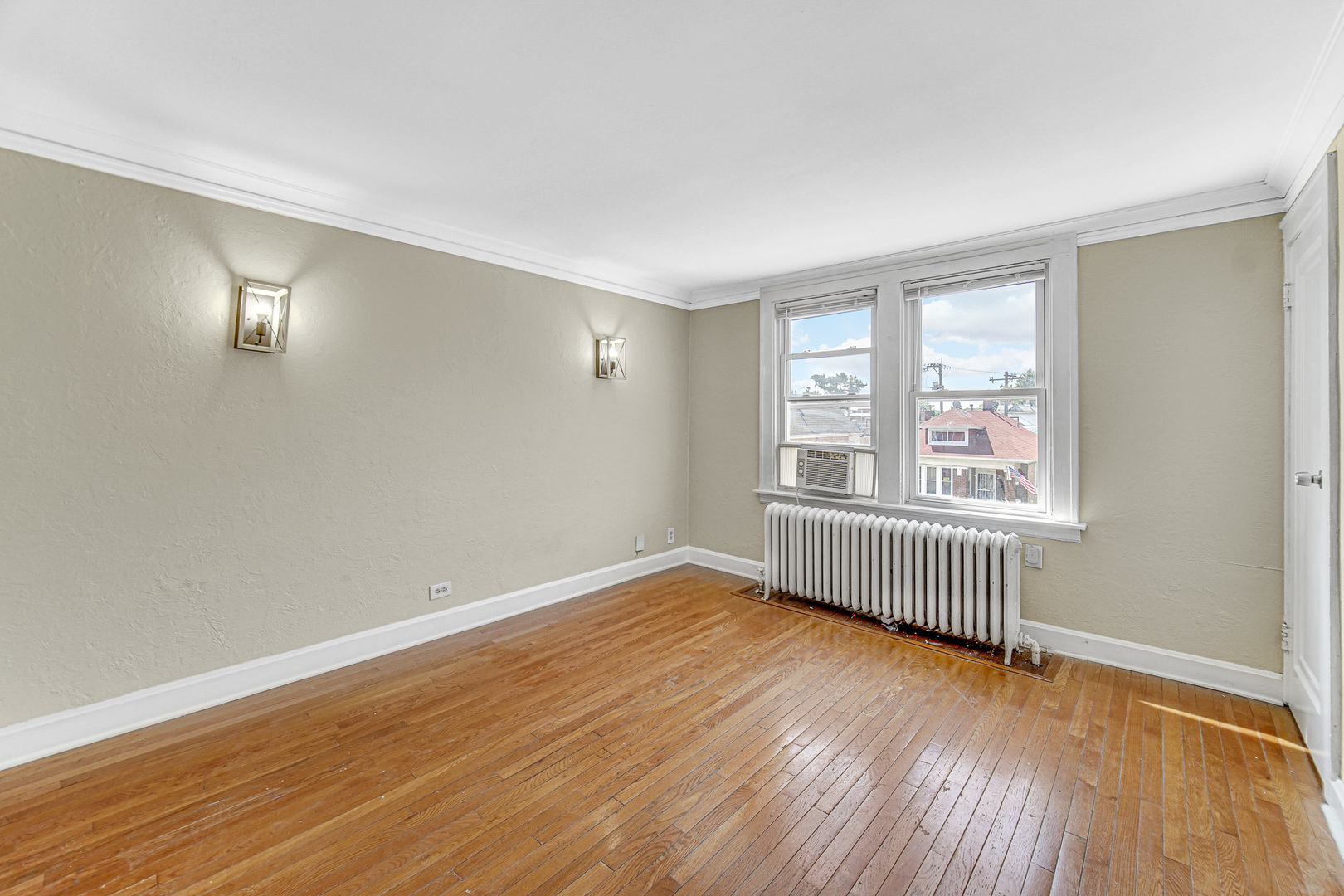4824 W Byron Street Property Photo 5