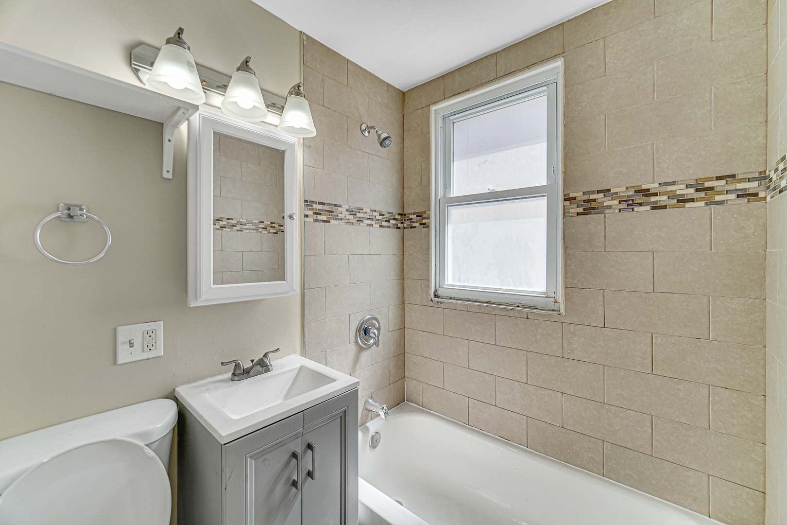 4824 W Byron Street Property Photo 6