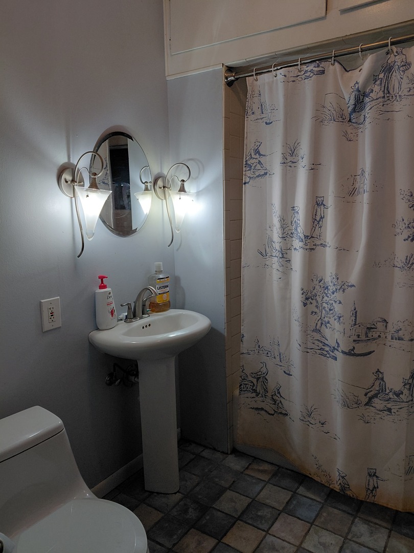 607 N Raynor Avenue Property Photo 18