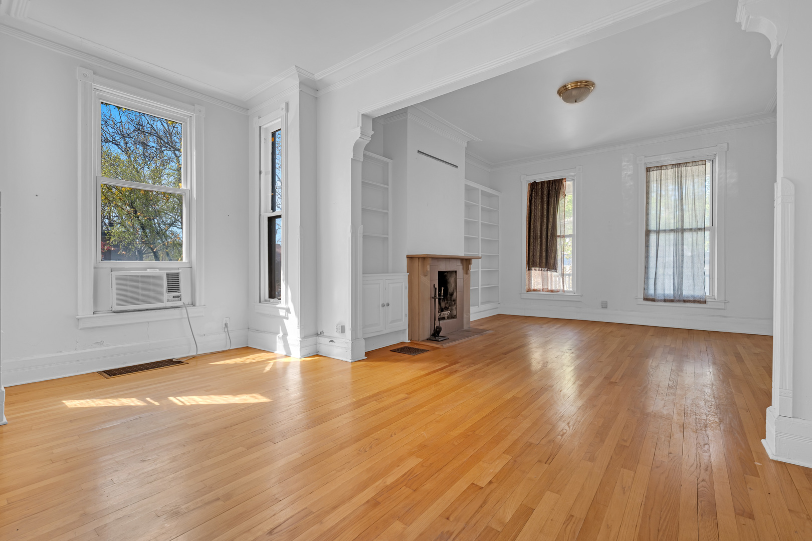 5445 S Dorchester Avenue Property Photo 4