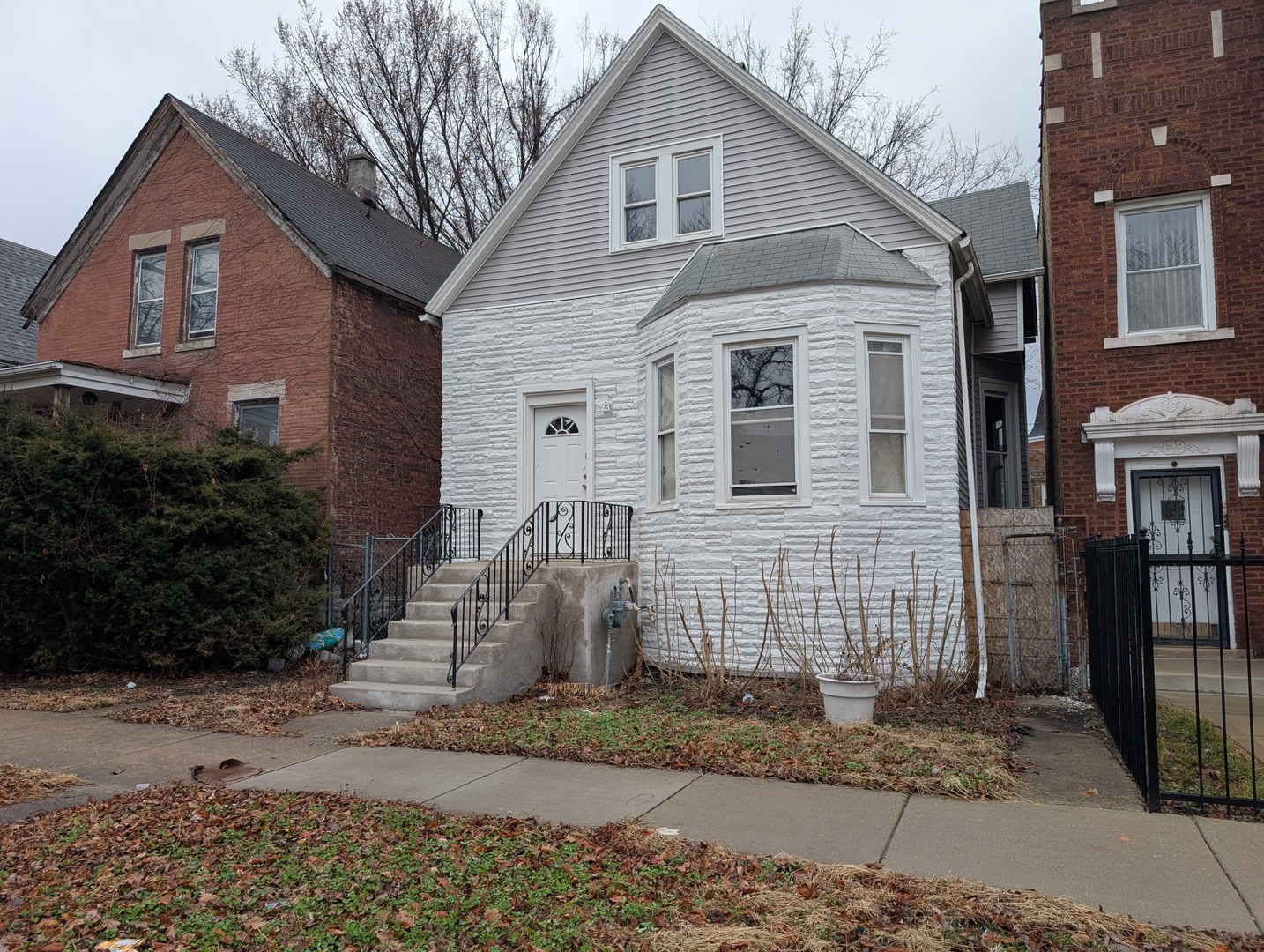 654 E 92nd Place Property Photo 1