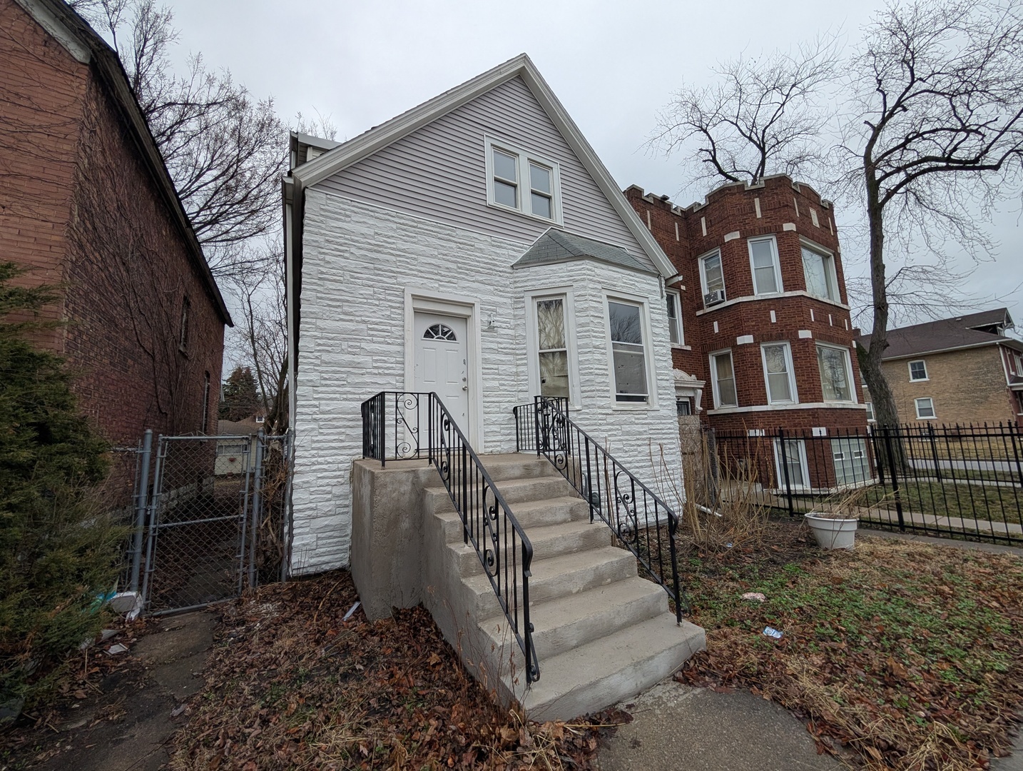 654 E 92nd Place Property Photo 2