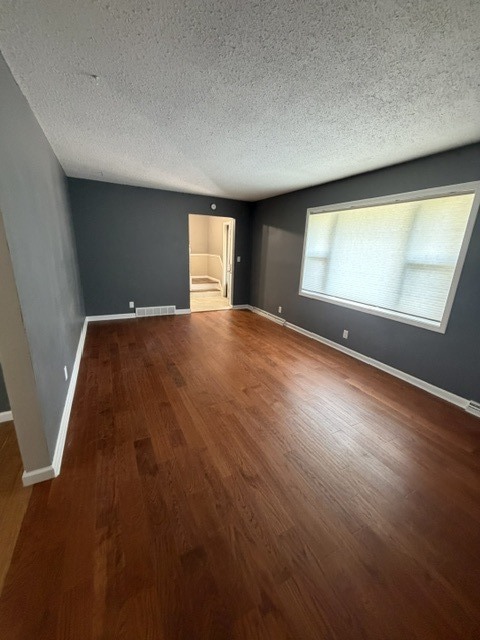 2206 E 32nd Street Property Photo 4