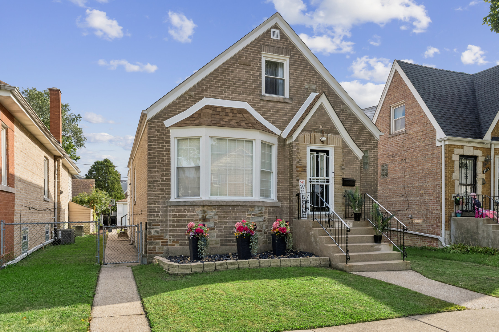 6973 W Nelson Street Property Photo 2