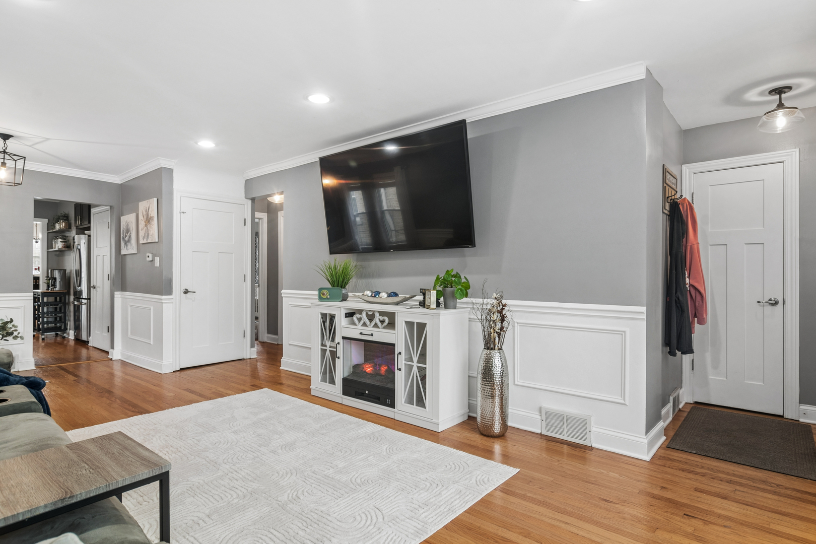 6973 W Nelson Street Property Photo 5