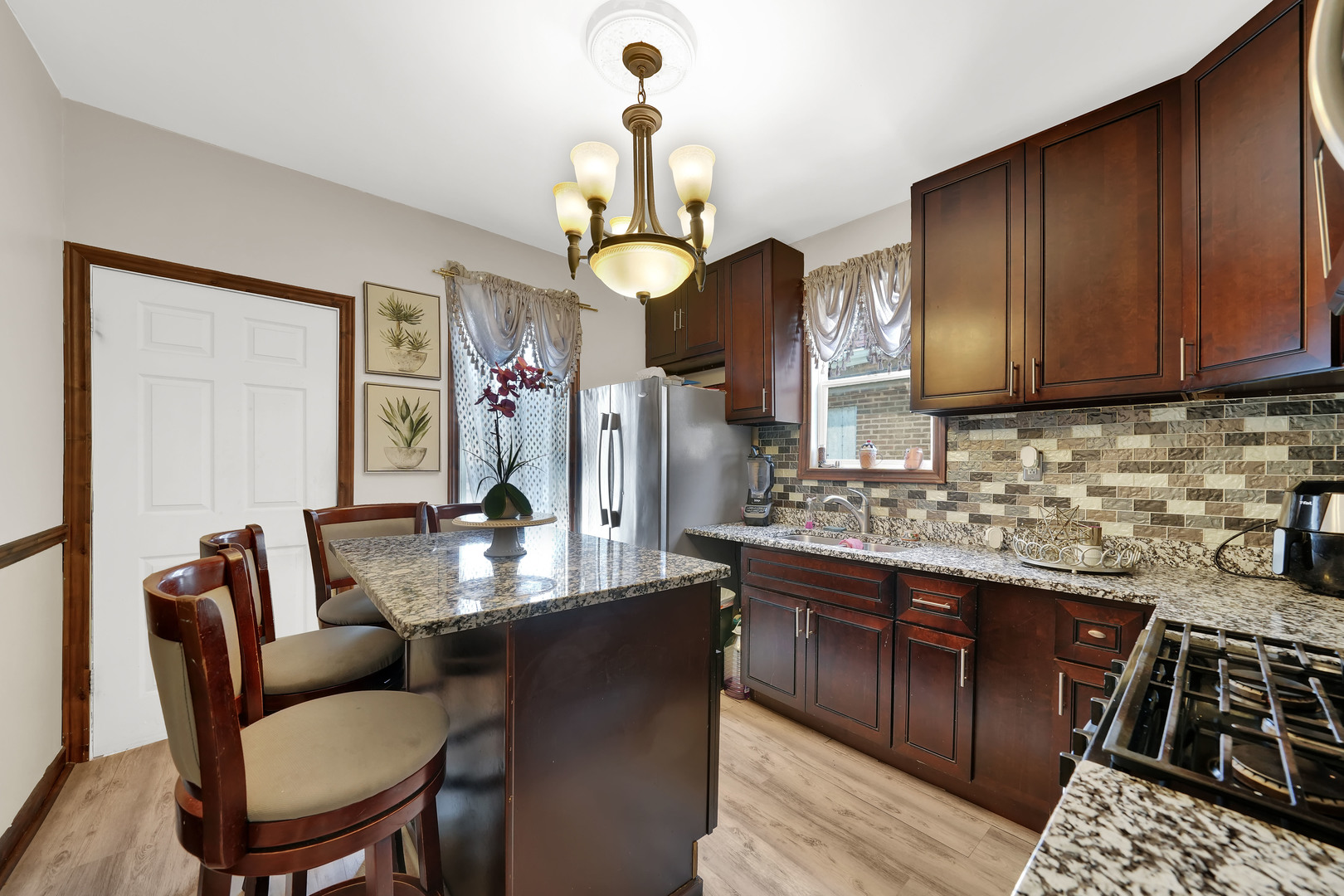 3353 W 60th Street Property Photo 8