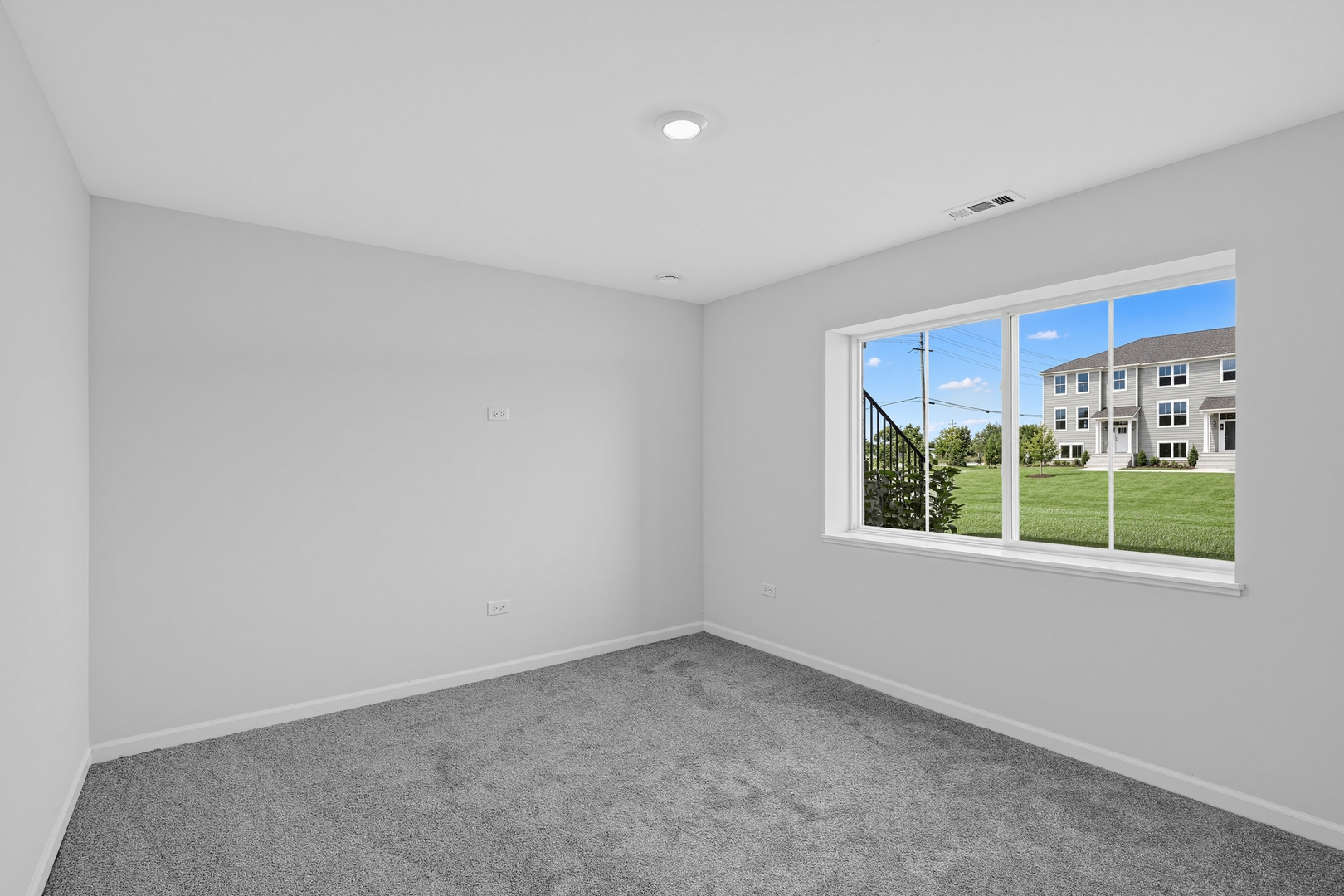 186 E Berkshire Drive Property Photo 3
