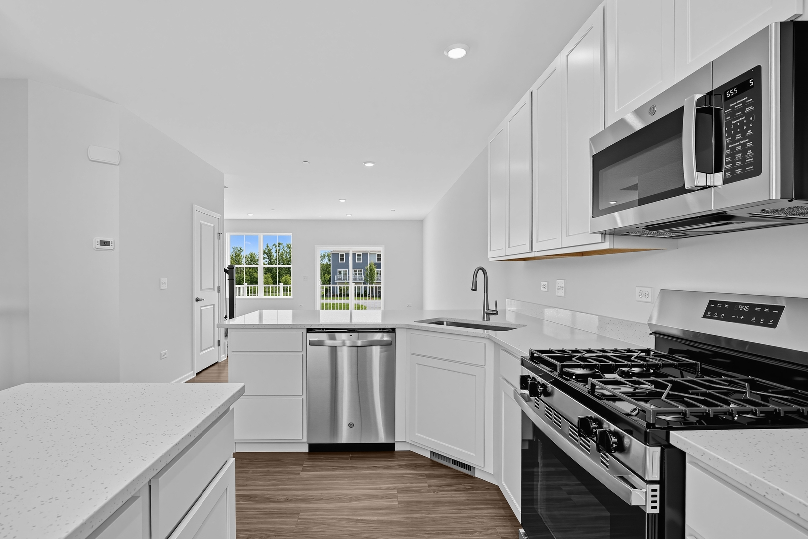 186 E Berkshire Drive Property Photo 4