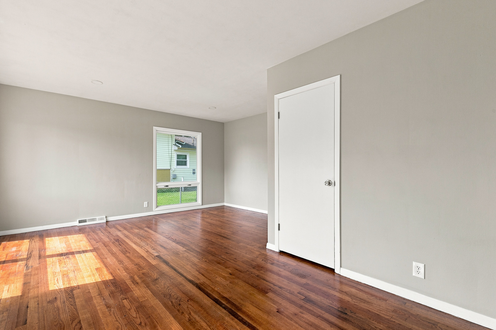 5011 48th Street Property Photo 3