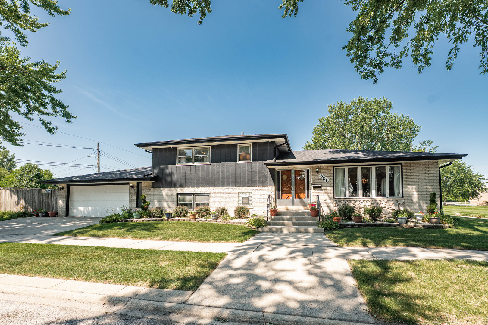 801 Memorial Drive Property Photo