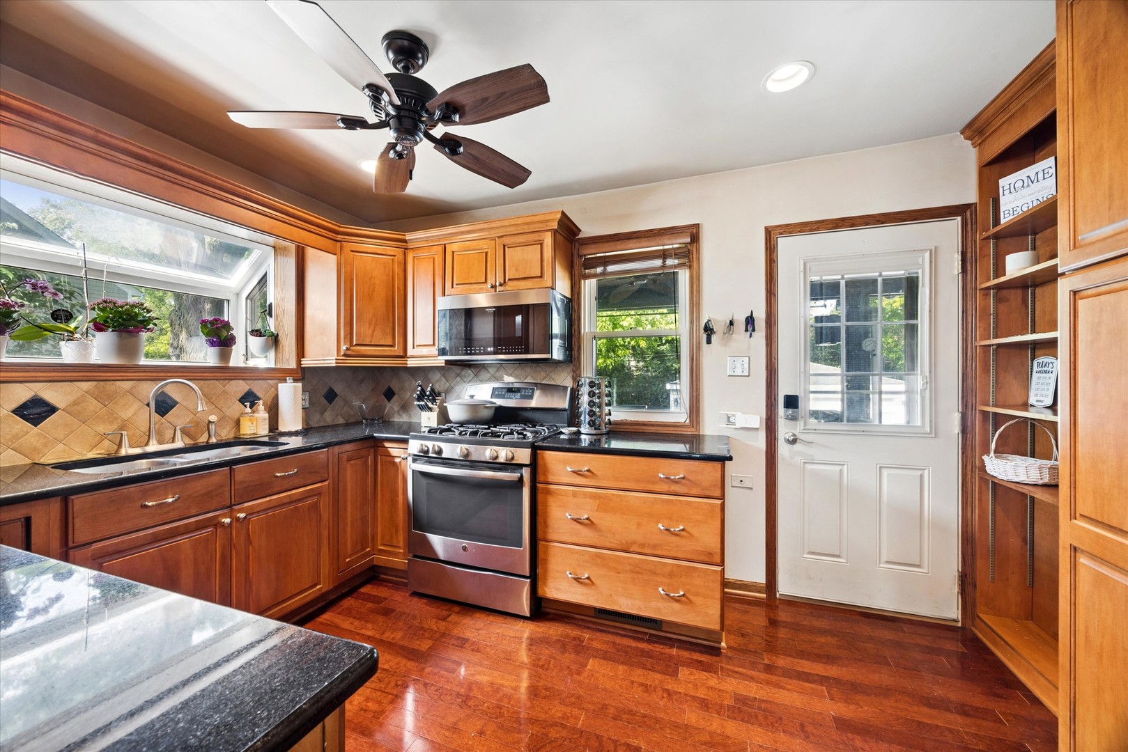 224 N Highland Avenue Property Photo 5