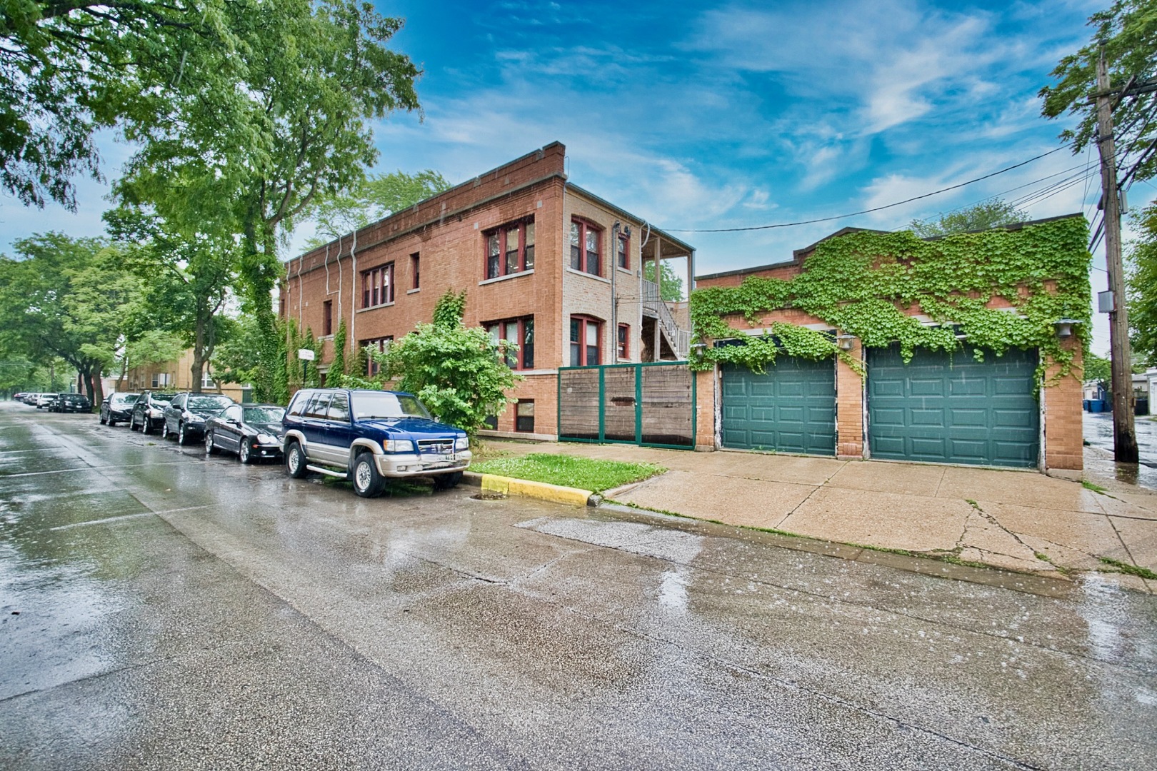 2437 W North Shore Avenue 2 Property Photo 2