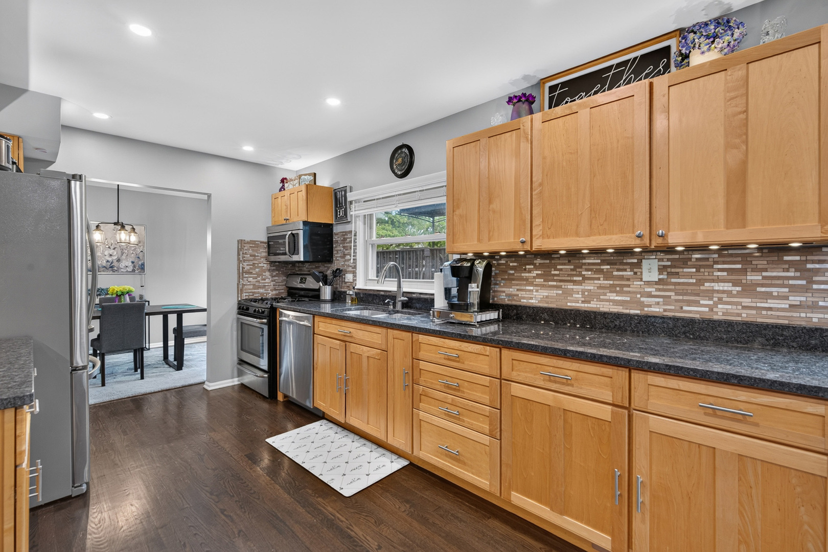 1000 Louis Avenue Property Photo 6