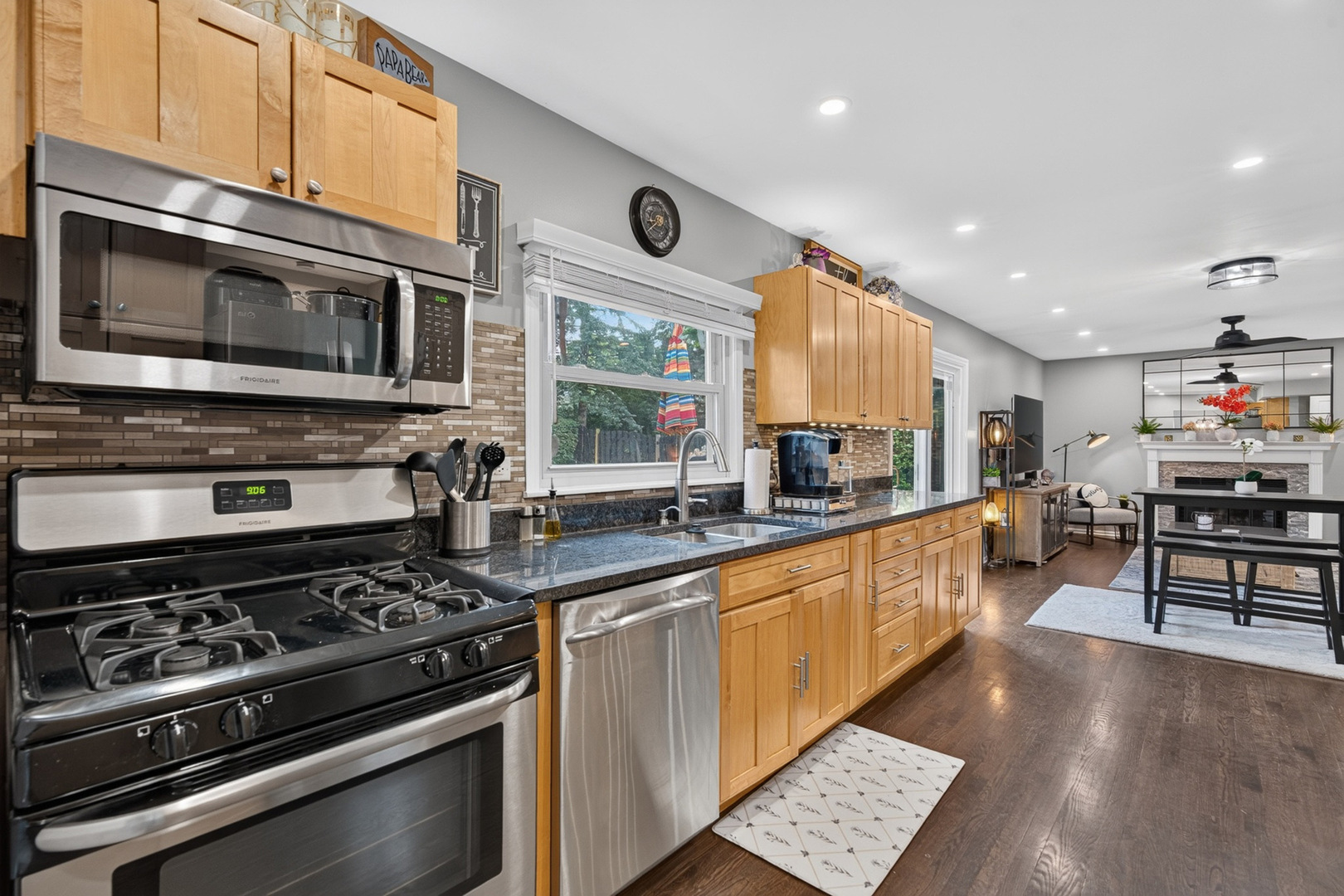1000 Louis Avenue Property Photo 7