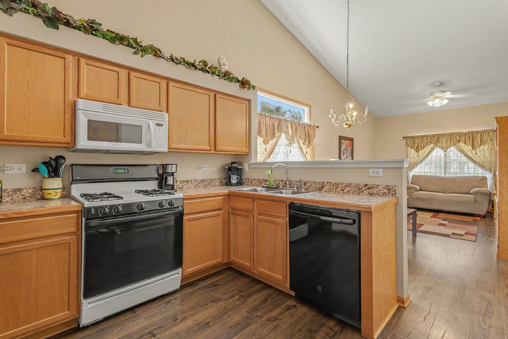 2824 Sun Valley Drive Property Photo 4