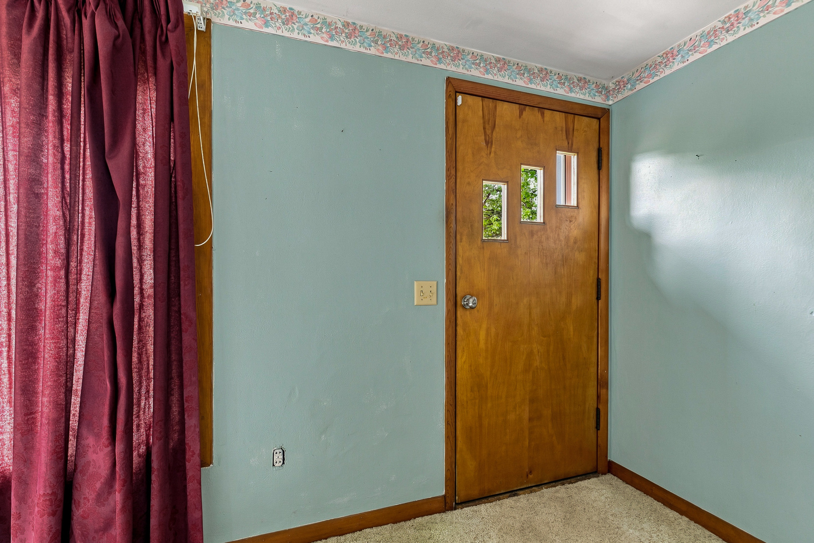 452 Docia Street Property Photo 3