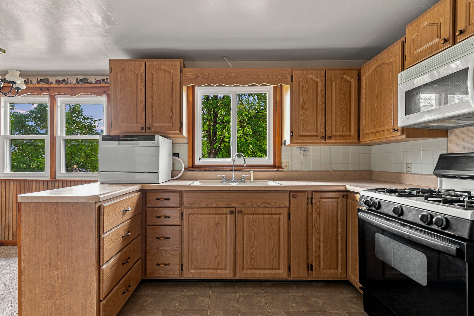 452 Docia Street Property Photo 6