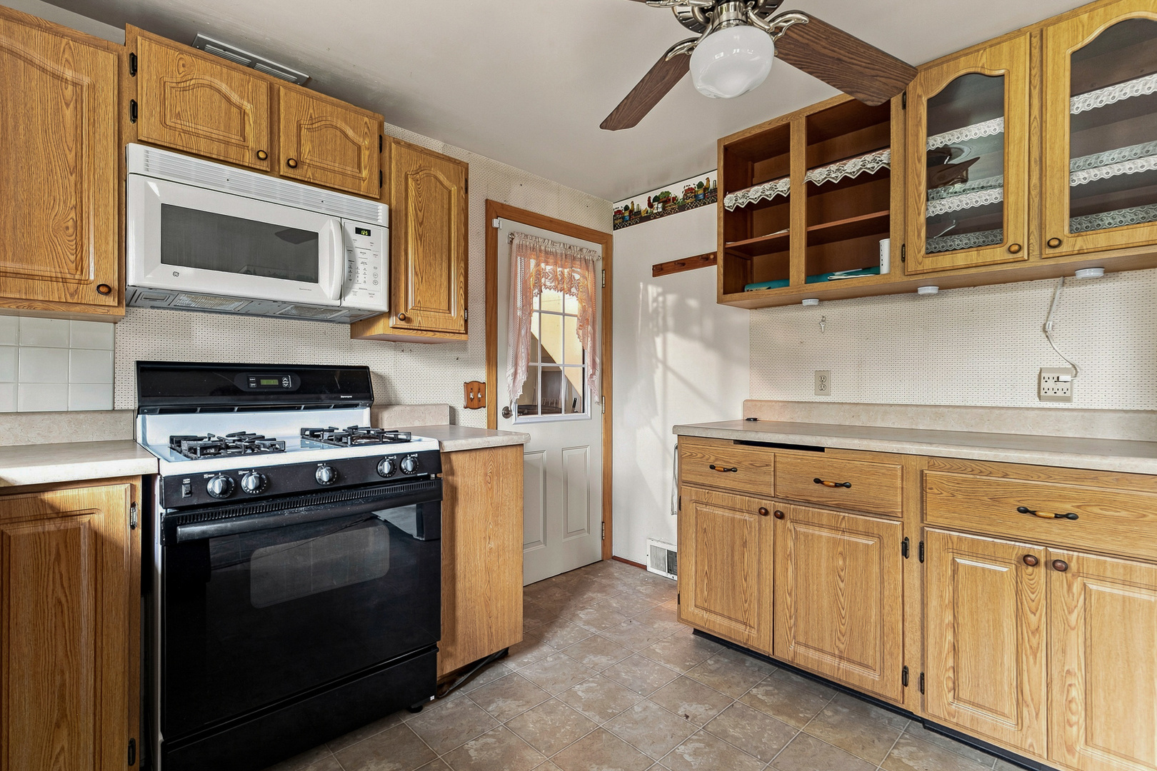 452 Docia Street Property Photo 7