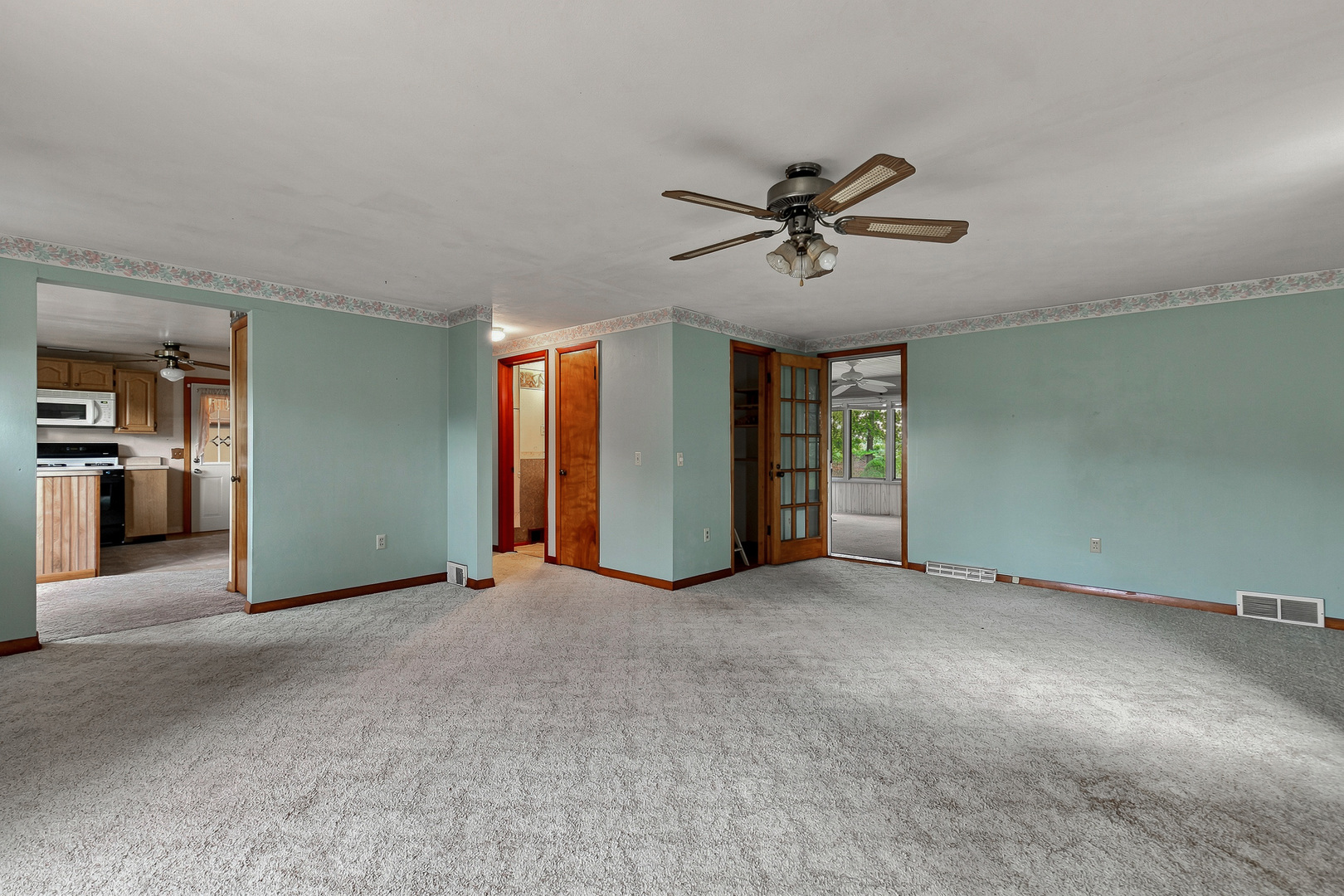 452 Docia Street Property Photo 11