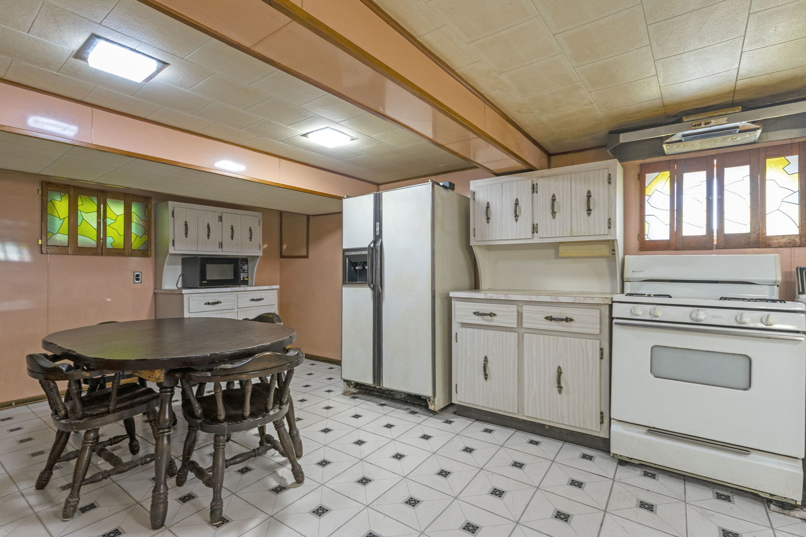 2146 N Mcvicker Avenue Property Photo 6